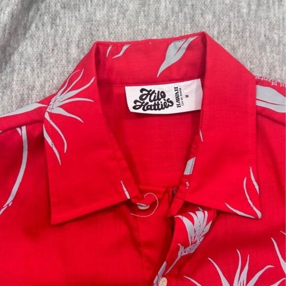 Hilo Hattie Shirt Mens medium Hawaiian red floral maui plantation - Picture 2 of 10